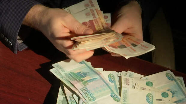 В каких трёх отраслях рванули вверх зарплаты на Южном Урале