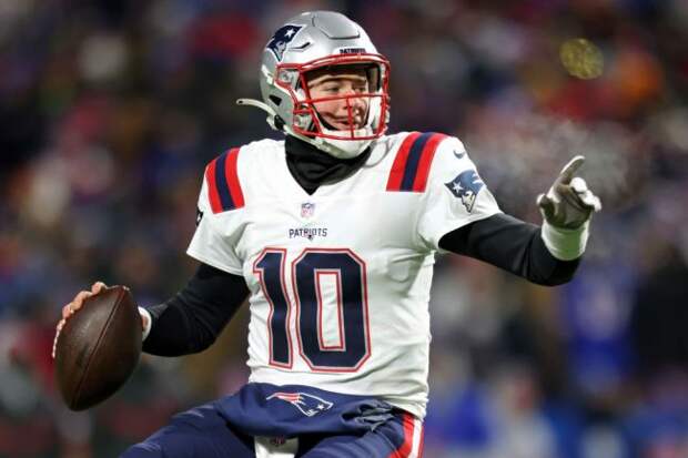 mac-jones-reportedly-struggling-training-camp-new-england-patriots