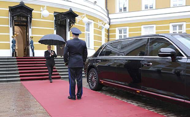 Путин привёз в Китай личный автомобиль Aurus