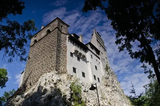 Замок Бран: легендарная крепость Дракулы, настоящая история которой вас удивит