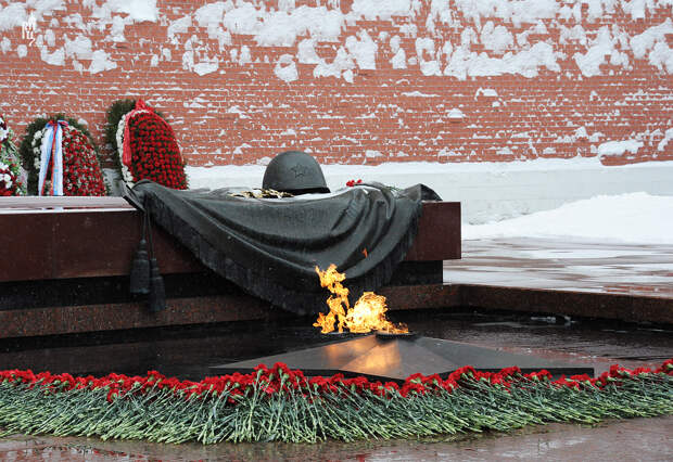 Картинки по запросу могила неизвестного солдата у кремлевской стены