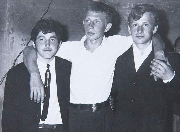 Выпускной вечер Роберт Вилл, 1971 год, Тюменская обл., Викуловский р-н, с. Коточиги, из архива Татьяны Белоглазовой.