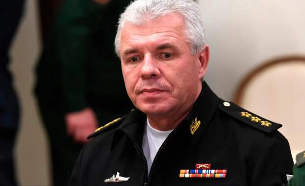 Адмирал ВМФ РФ Витко жестко потребовал прекратить критиковать ВС России