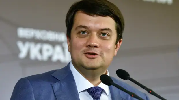 Верховная рада временно отстранила спикера Разумкова от пленарных заседаний