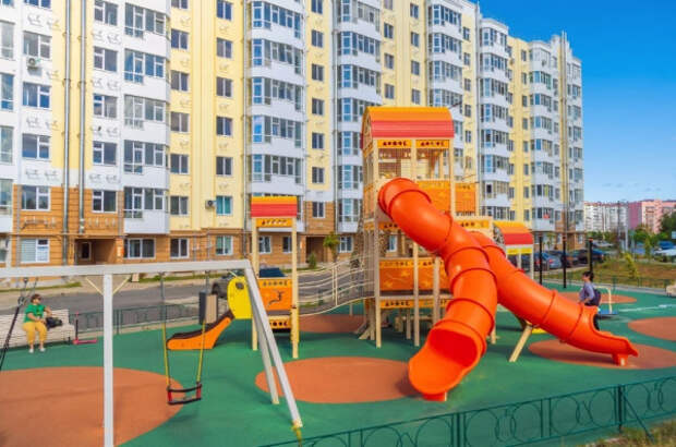 Недалеко расположен один из лучших детских парков города – «Динопарк»