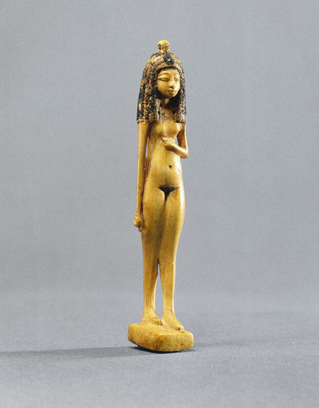 Статуэтка обнаженной девушки. Около 1390-1353 г.г. до н.э. Новое Царство. 18 династия. | Фото: www.brooklynmuseum.org