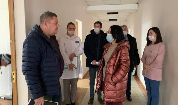Татьяна Савинова проверила ход ремонта в медучреждениях Оренбуржья