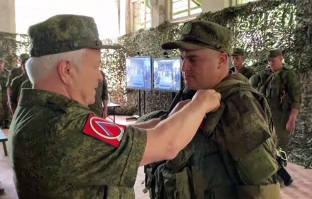 Российские генералы начали носить новый символ спецоперации на Украине – шевроны с буквой «О»