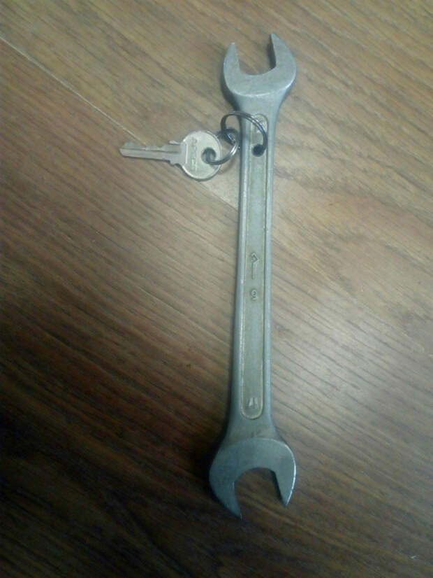 Солидный брелок для ключей.