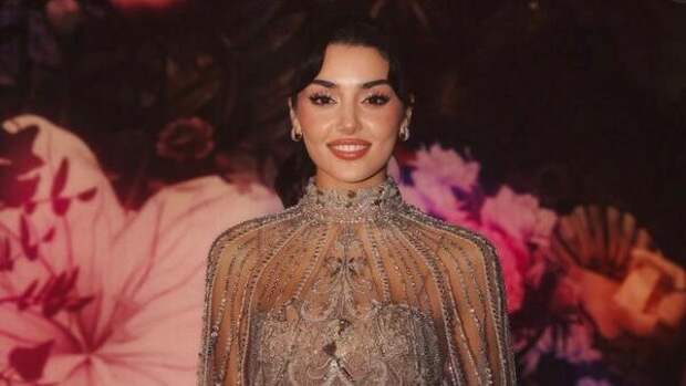 Ханде Эрчел произвела фурор на красной дорожке в роскошном платье