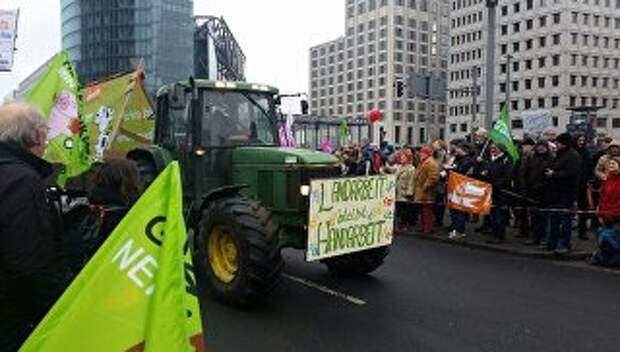 Несколько тысяч человек участвуют в центре Берлина в протестном марше сельхозработников