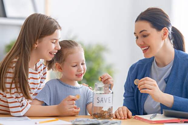 A family saves money in a piggy bank.