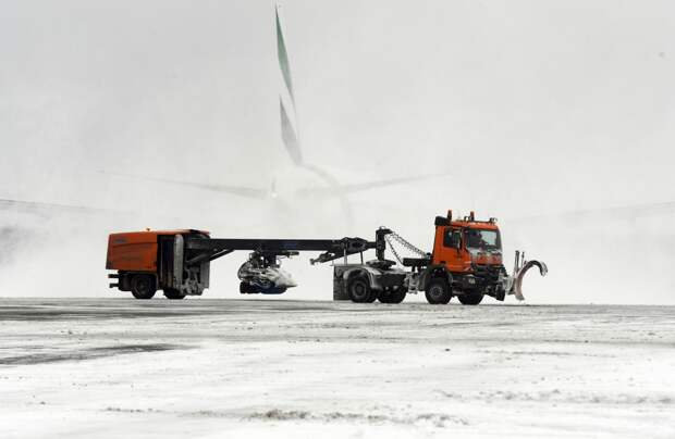 В аэропортах Москвы задержали и отменили более 180 рейсов