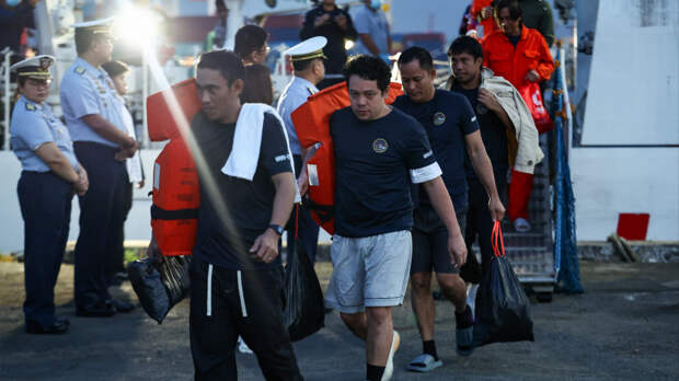 Число жертв крушения межостровного парома на Филиппинах выросло до 15