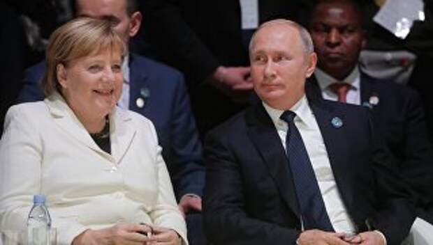 Президент РФ Владимир Путин и канцлер ФРГ Ангела Меркель. Архивное фото