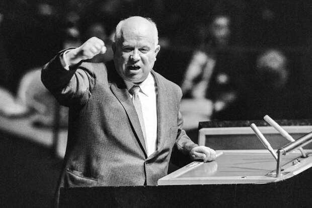 «Это был удар, которого не ждали» 70 лет назад Хрущев развенчал культ личности Сталина. К каким последствиям это привело?