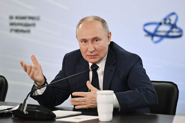 Путин поздравил ученых с предстоящим Днем российской науки