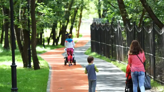 Семейная поддержка: Путин подписал закон о пособиях на детей