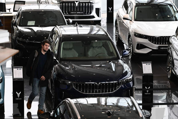"Автостат": траты россиян на новые автомобили в апреле упали на 13%