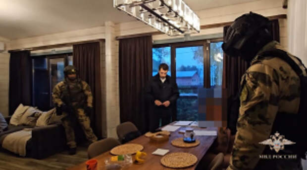 В Ивановской области полицейские пресекли деятельность теневых банкиров, обналичивших более миллиарда рублей