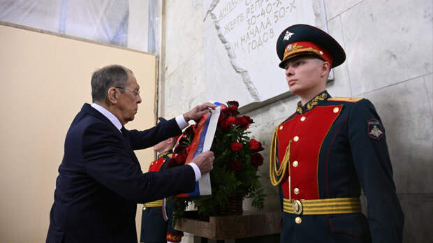 Лавров почтил память павших в годы Великой Отечественной войны дипломатов