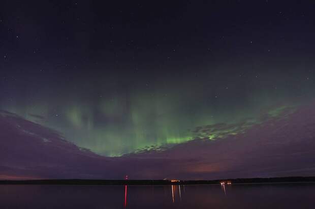 Сразу в нескольких регионах России заметили полярное сияние