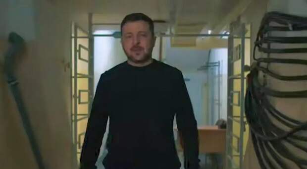 В годовщину начала СВО Зеленский решил провести экскурсию по своему бункеру