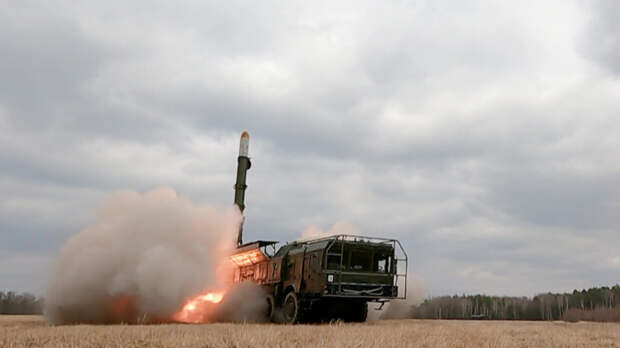 «В четыре раза мощнее, чем сброшенные бомбы на Японию»: Путин о тактическом оружии РФ