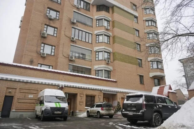 К дому в Хамовниках, из которого выселяют Долину, прибыли судебные приставы