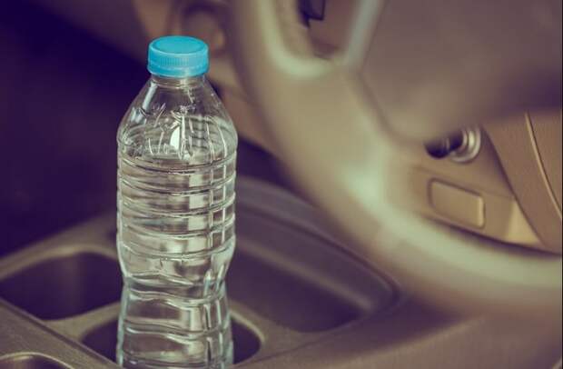 Соблюдать питьевой режим даже за рулём.