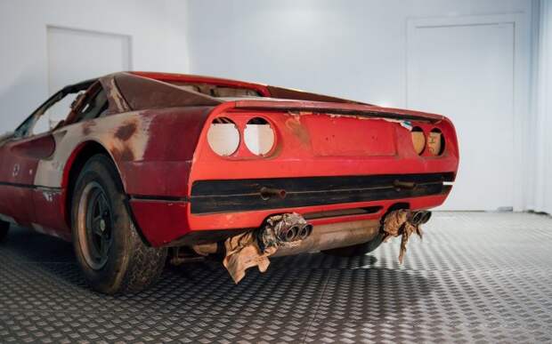 Ferrari 308 GTSi 1982 года — действительно особенная находка в сарае