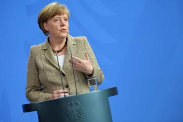 Черная метка от Меркель. Порошенко cпасается от перевыборов, введя военное положение на Востоке Украины