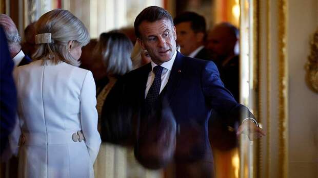 Брижит Макрон снова поставила супруга в неловкое положение