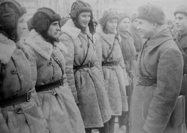 Советские танкисты в монгольских полушубках