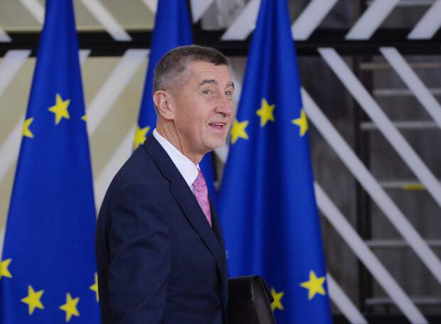 Премьер Чехии развернул самолет в Прагу по одной серьезной причине