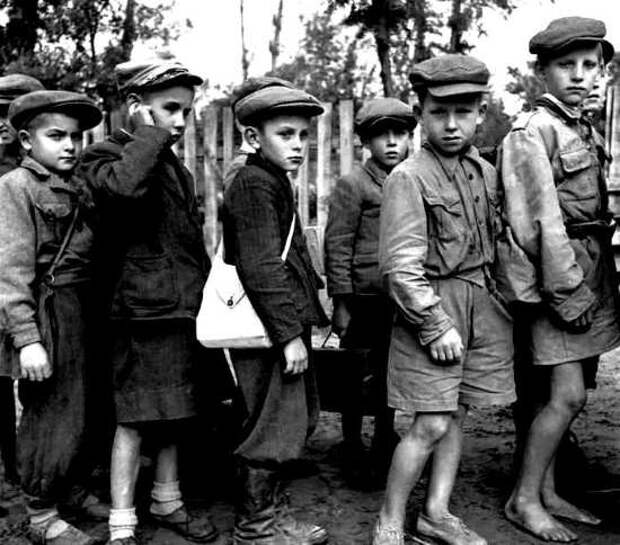 Когда их казнили, он звал Маму: бессмертный подвиг Девицких орлят