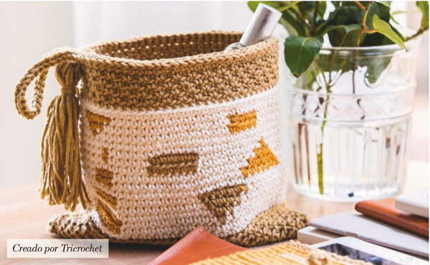 Вязаные косметички и органайзеры, созданные при помощи крючка, стали популярным и практичным аксессуаром для хранения различных предметов.-22