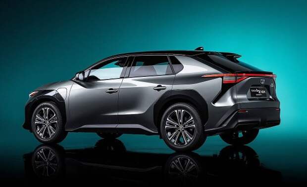 В середине 2022 года автосалоны Toyota во многих странах мира должны начать продажи первого полностью электрического серийного автомобиля марки. Ожидается, что он будет доступен с передним или полным приводом, с запасом хода 400 км на одной зарядке аккумулятора.