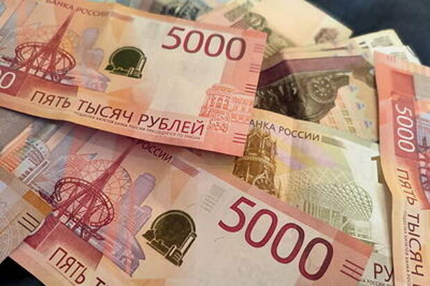 Доход и надежность: эксперт рассказала, как выгодно вложить небольшие суммы в рублях