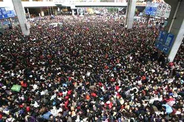 Очередь из более, чем 100.000 людей интересное, люди, масса, перенаселение, скопление, толпа