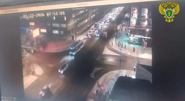 Троллейбус сбил ребёнка на пешеходном переходе в Омске