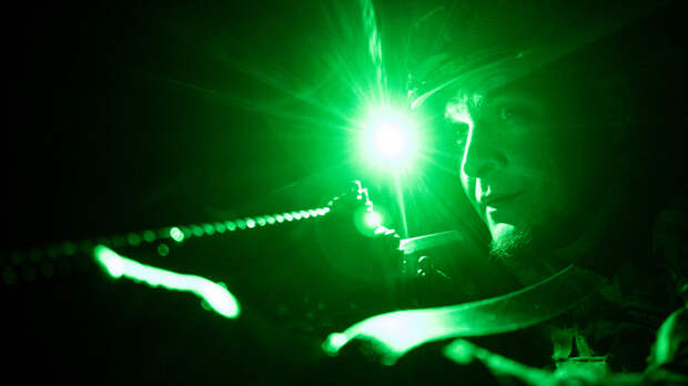 Чудо техники: бойцы ВС РФ придумали особые очки ночного видения