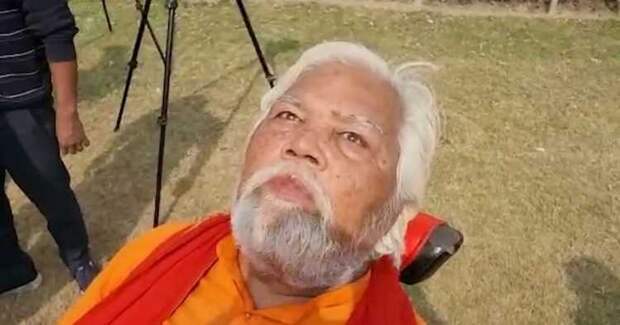 Индийский пенсионер установил странный рекорд, смотря на солнце целый час без очков и не моргая
