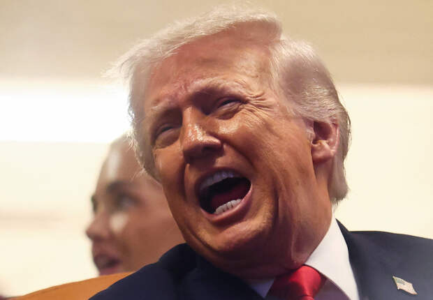 Европейцев попросили не становиться несчастными рабами Трампа