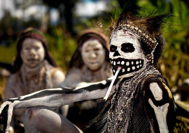 Женщина из Папуа — Новой Гвинеи во время фестиваля народного танца Синг-Синг. история, факты