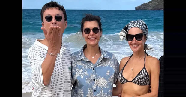 Редкие сумки Hermes, тотал-луки Dior и частный самолёт: Надежда Оболенцева с сыном, Оксана Бондаренко с семьёй и Герман Ларкин отметили Рождество на "острове миллионеров" Сен-Барте