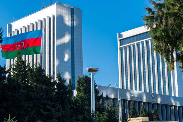 Политику Азербайджана описали поговоркой
