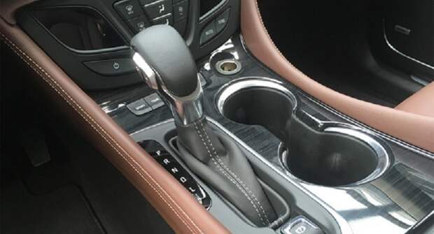 Автоэксперт советует прогревать машину до рабочей температуры при покупке с рук