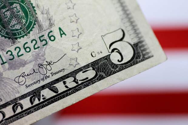 ЦБ РФ установил курс доллара США с 30 октября в размере 70,52 руб., евро - 82,2898 руб.