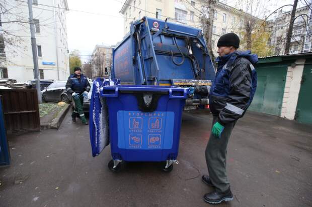 Погрузка перерабатываемых отходов/Роман Балаев